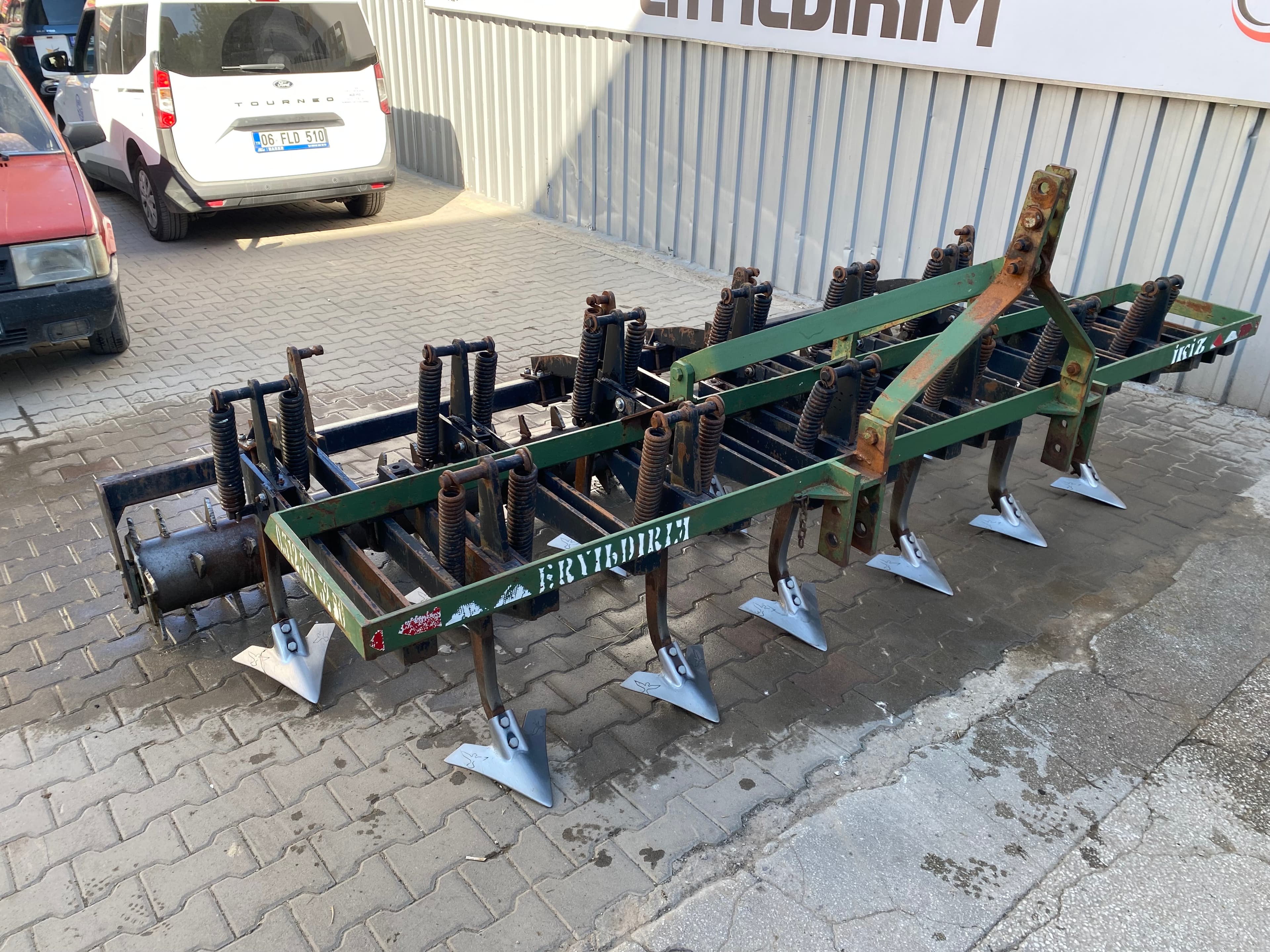 13 lü Dik Yaylı Dişli Merdaneli Kalın Kültivatör İKİZ