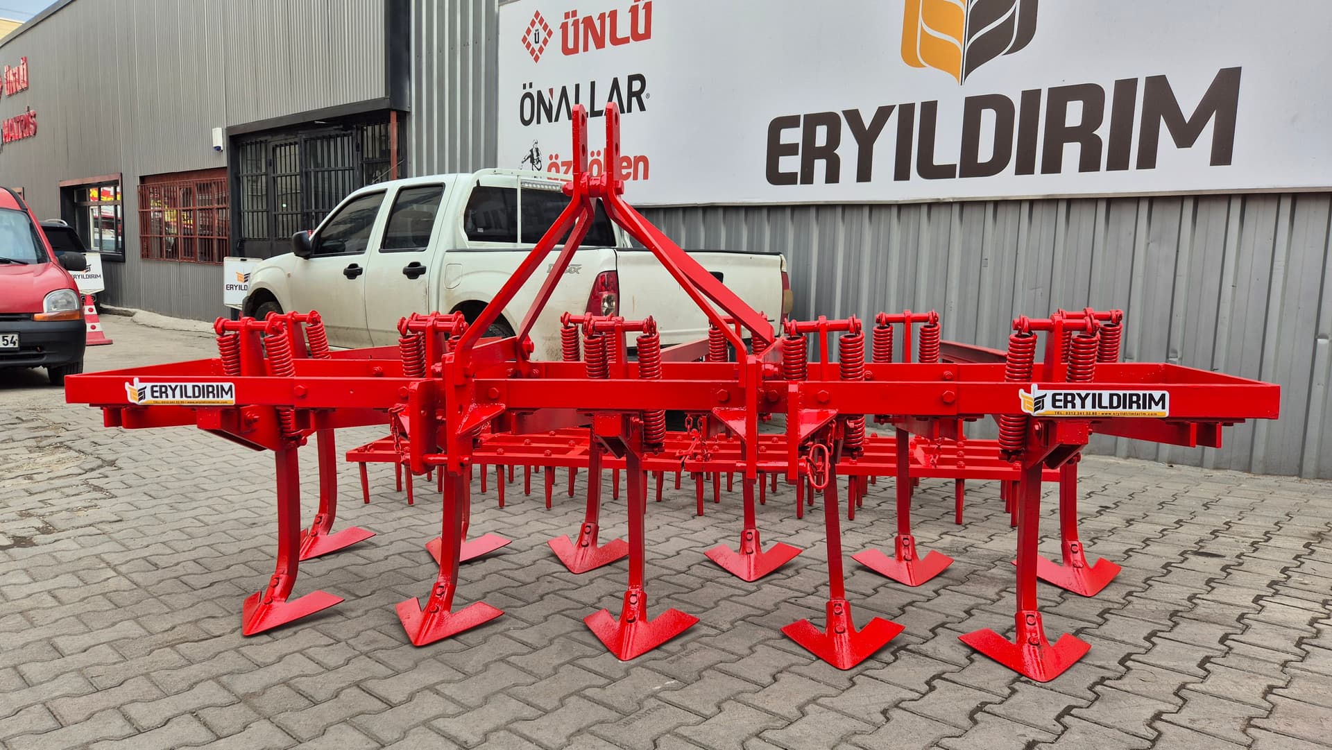 11 li Dik Yaylı Tırmıklı Kültivatör
