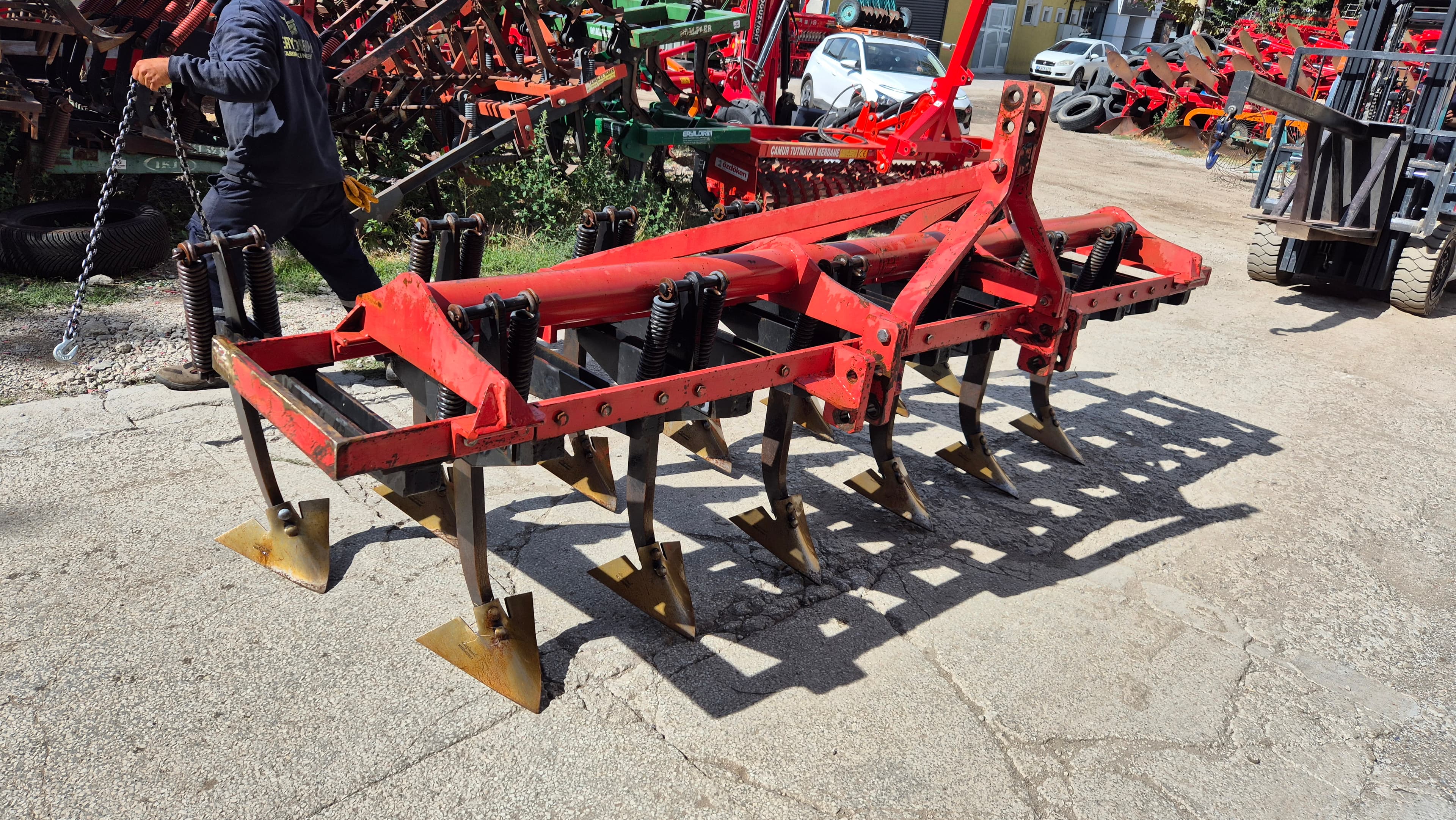 13 lü Dik Yaylı Kalın Kültivatör